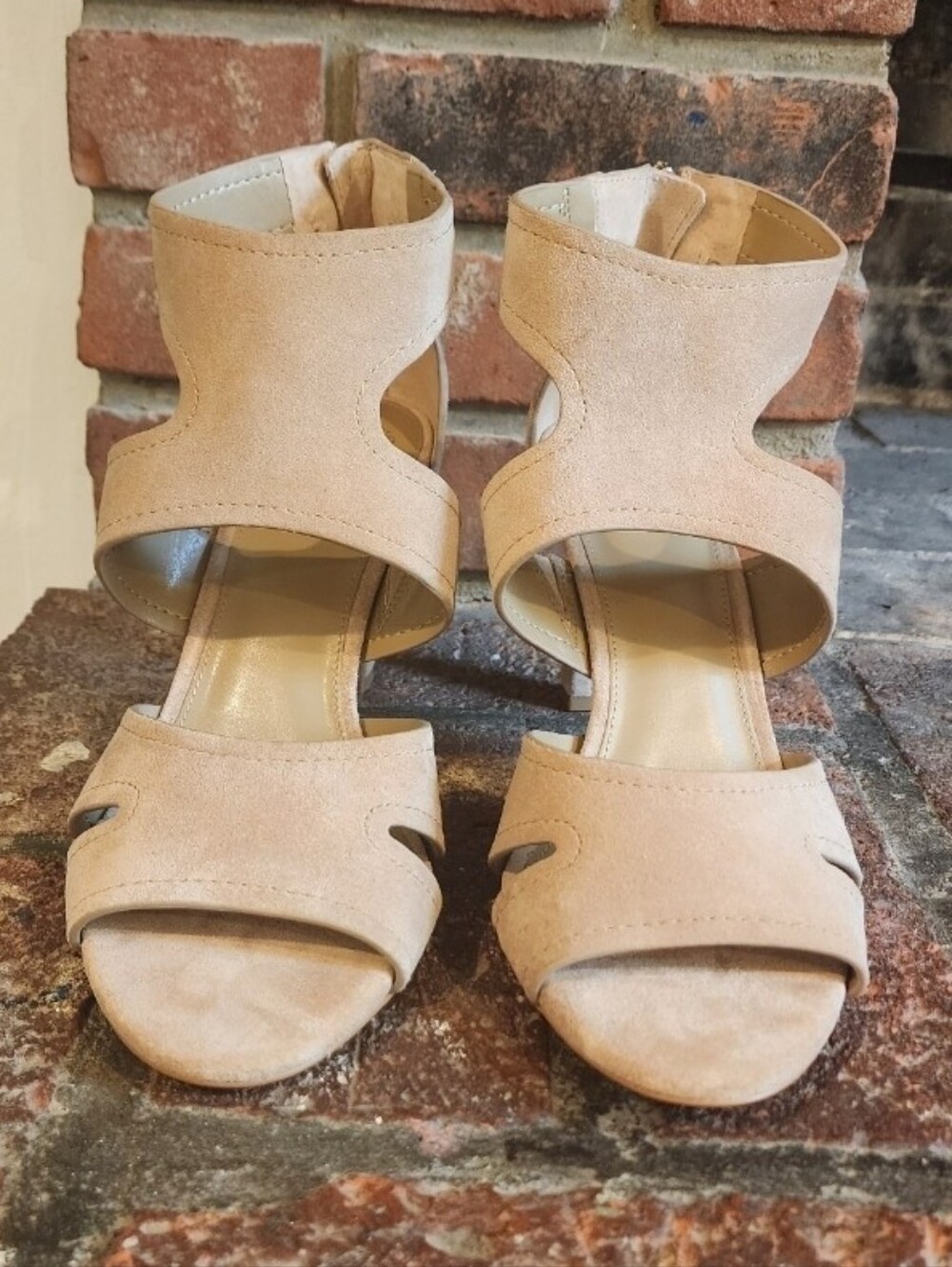 Vince Camuto Deverly Tan Nubuck Cutout Block Heel Sandals Size 12